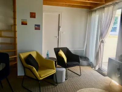 Coin salon dans l'établissement La Petite Chaunière