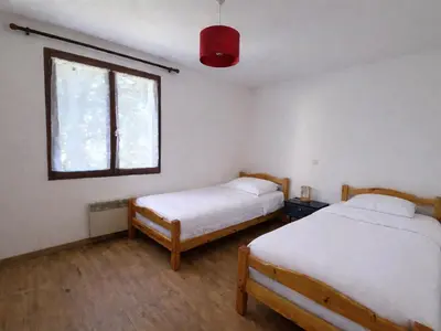 Un ou plusieurs lits dans un hébergement de l'établissement Maison familiale à 750m de la plage, jardin et parking privé - FR-1-364-84