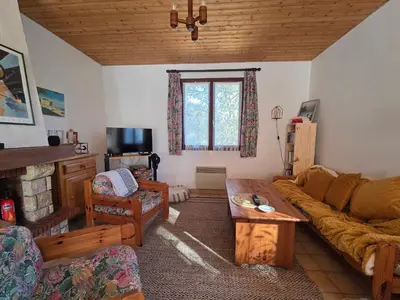 Télévision ou salle de divertissement dans l'établissement Maison familiale à 750m de la plage, jardin et parking privé - FR-1-364-84