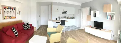 Télévision ou salle de divertissement dans l'établissement Appartement cosy à Saint-André-des-Eaux de 47 m² avec jardin