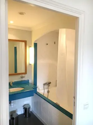 Salle de bains dans l'établissement Appartement cosy à Saint-André-des-Eaux de 47 m² avec jardin