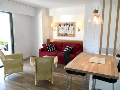 Coin salon dans l'établissement Appartement cosy à Saint-André-des-Eaux de 47 m² avec jardin