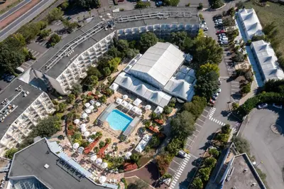 Piscine de l'établissement Westotel Nantes Atlantique ou située à proximité