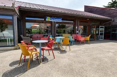 Restaurant ou autre lieu de restauration dans l'établissement LE SOLEIL DE JADE village vacances
