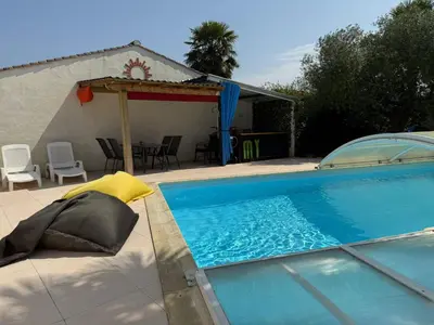 Piscine de l'établissement L'eden naturiste spas ou située à proximité