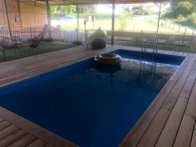Piscine de l'établissement LE PETIT MONTY Gite Côté Jardin ou située à proximité