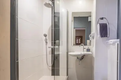 Salle de bains dans l'établissement Le Manoir de l'antiquité