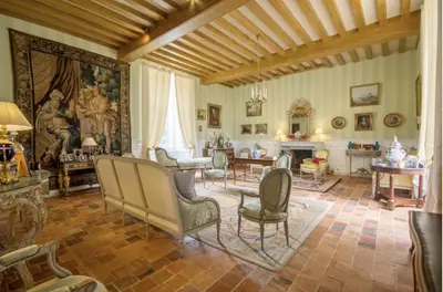 Coin salon dans l'établissement Château de Cadouzan
