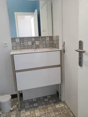 Salle de bains dans l'établissement Pousse le portail et pose toi sur la plage
