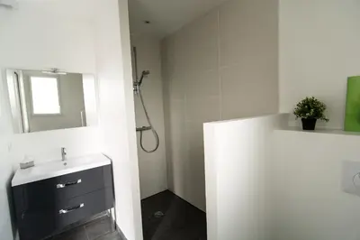 Salle de bains dans l'établissement Studio indépendant chez l’habitant au calme