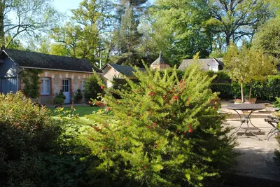 Jardin de l'établissement Au calme dans la campagne du Haut Anjou