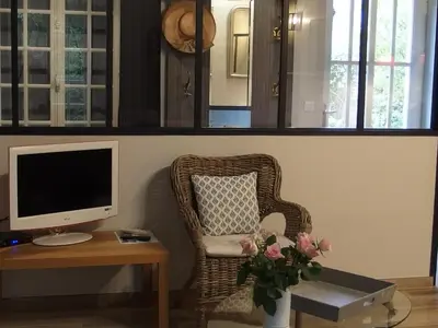 Télévision ou salle de divertissement dans l'établissement Au calme dans la campagne du Haut Anjou