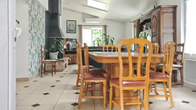 Coin salon dans l'établissement Maison spacieuse à Venansault avec jardin et terrasse