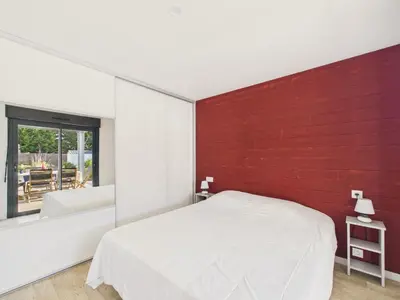 Un ou plusieurs lits dans un hébergement de l'établissement Chalet pour 6, domaine avec piscine