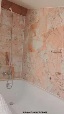 Salle de bains dans l'établissement Gîte Aubance 5 Places Moulin de la Placette