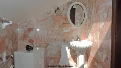 Salle de bains dans l'établissement Gîte Aubance 5 Places Moulin de la Placette