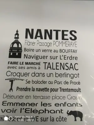 Certificat, récompense, panneau ou autre document affiché dans l'établissement Aéroport chambre ,au calme