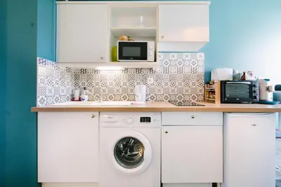 Cuisine ou kitchenette dans l'établissement L'Idylle : T2 de standing avec parking - Gare/Cité des Congrès/Lieu Unique