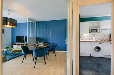 Cuisine ou kitchenette dans l'établissement L'Idylle : T2 de standing avec parking - Gare/Cité des Congrès/Lieu Unique