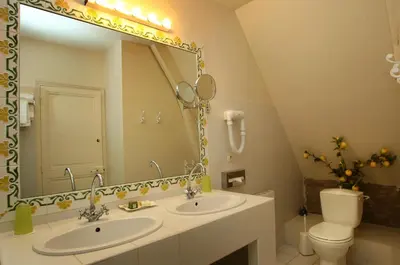 Salle de bains dans l'établissement Château de la Verie