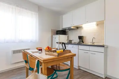 Cuisine ou kitchenette dans l'établissement Cerise Nantes La Beaujoire