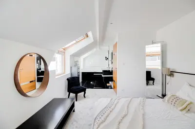 Un ou plusieurs lits dans un hébergement de l'établissement NOCNOC - Villa Paradis, piscine et rooftop au coeur de Nantes