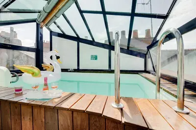 Piscine de l'établissement NOCNOC - Villa Paradis, piscine et rooftop au coeur de Nantes ou située à proximité