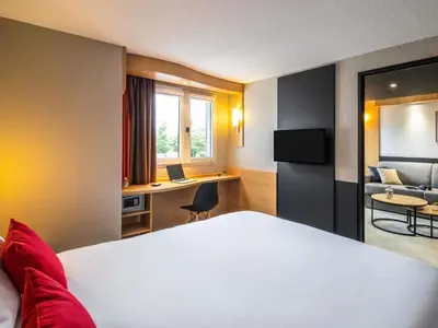 Télévision ou salle de divertissement dans l'établissement ibis Saint-Nazaire - Trignac