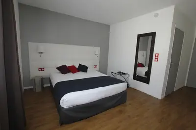 Un ou plusieurs lits dans un hébergement de l'établissement La Villa en L'île - 2 Piscines & Spa
