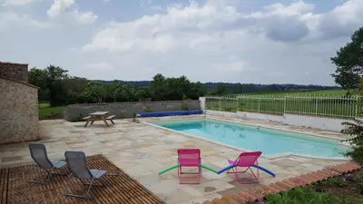 Piscine de l'établissement l' Oiseau Bleu ou située à proximité
