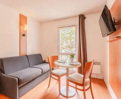 Coin salon dans l'établissement Séjours & Affaires Nantes La Beaujoire