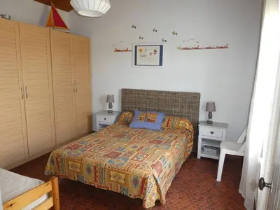 Un ou plusieurs lits dans un hébergement de l'établissement Maison 3 pièces avec jardin à 600m de la plage - 6 couchages - Barbâtre - FR-1-224B-66