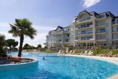 Piscine de l'établissement Madame Vacances Les Maisons de Fontenelles ou située à proximité