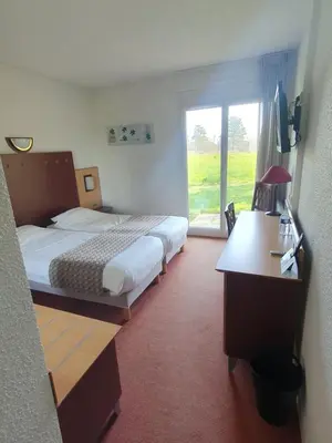 Un ou plusieurs lits dans un hébergement de l'établissement Logis Hotel De La Loire Ancenis - Restaurant Les Bateliers