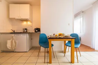 Cuisine ou kitchenette dans l'établissement Cerise Nantes Atlantis