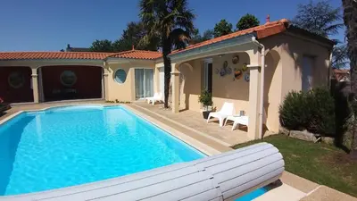 Piscine de l'établissement A La Topaze #Gîte calme #3 pers #Piscine privée #Cholet #Wifi haut débit #Préau #Cholet #Parc japonais #Puy du F ou ou située à proximité
