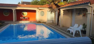 Piscine de l'établissement A La Topaze #Gîte calme #3 pers #Piscine privée #Cholet #Wifi haut débit #Préau #Cholet #Parc japonais #Puy du F ou ou située à proximité