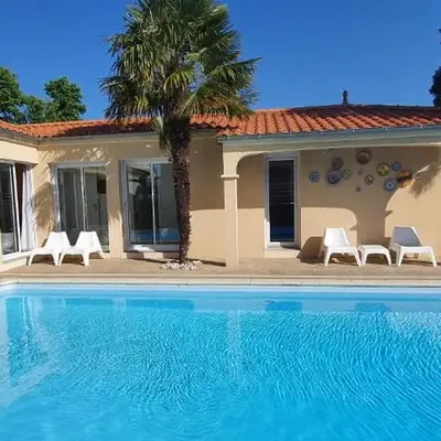 A La Topaze #Gîte calme #3 pers #Piscine privée #Cholet #Wifi haut débit #Préau #Cholet #Parc japonais #Puy du F ou