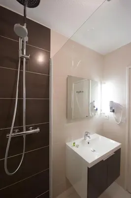 Salle de bains dans l'établissement L'Espadon