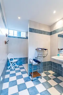 Salle de bains dans l'établissement Le DOMAINE DES ECOLIERS B&B