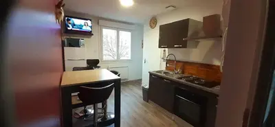 Cuisine ou kitchenette dans l'établissement Résidences du Palmier