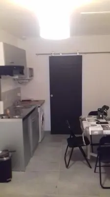 Cuisine ou kitchenette dans l'établissement perle rare à énergie positive