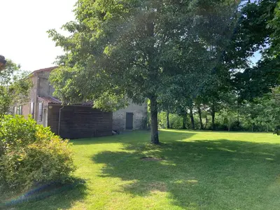 Jardin de l'établissement Chambres d'hôtes Logis Charrier Le Petit Bignon