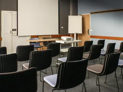 Espace de conférence ou salle de réunion dans l'établissement ibis Nantes Centre Tour Bretagne