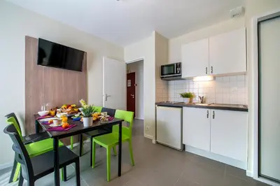 Cuisine ou kitchenette dans l'établissement Ternélia Henri IV