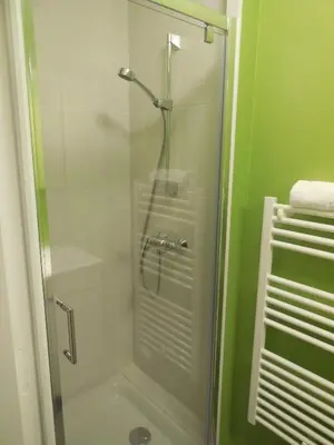 Salle de bains dans l'établissement Ternélia Henri IV