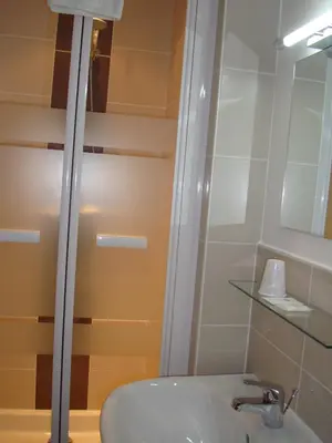 Salle de bains dans l'établissement Hôtel Saint-Patrick Cœur de NANTES