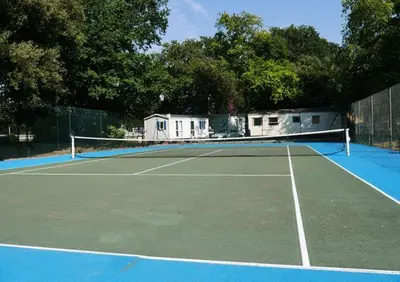 Tennis ou squash au sein de la maison de vacances ou à proximité