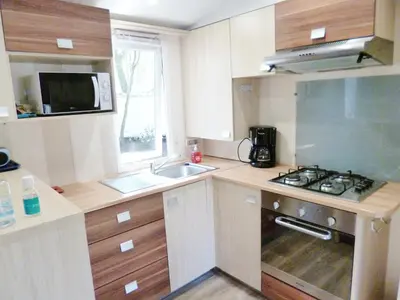 Cuisine ou kitchenette dans l'établissement HOME-COSY - 6 pers - 40 m2 3 CH - 2 SDB et 2 WC