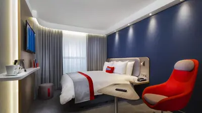 Un ou plusieurs lits dans un hébergement de l'établissement Holiday Inn Express Saint-Nazaire by IHG